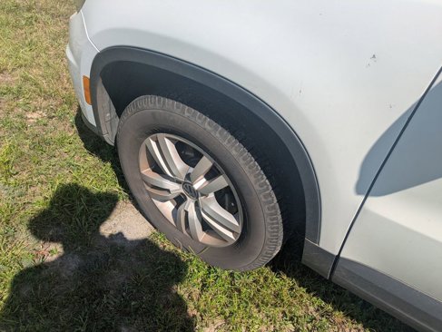 Used 2017 Volkswagen Tiguan S image 6