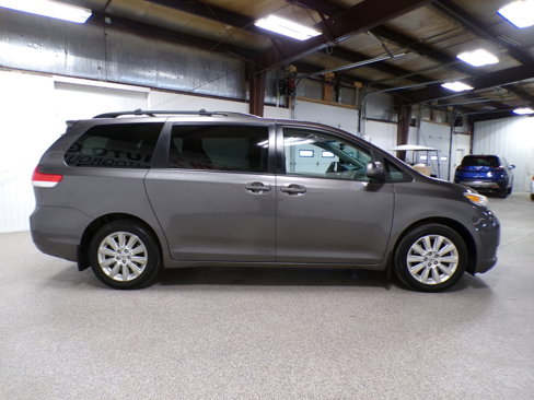 Used 2011 Toyota Sienna XLE image 6