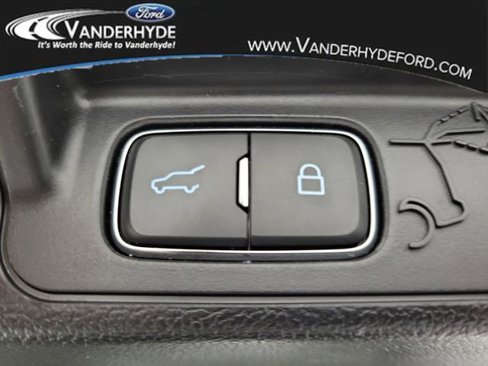 Used 2021 Ford Explorer Limited w/ Equipment Group 301A image 8