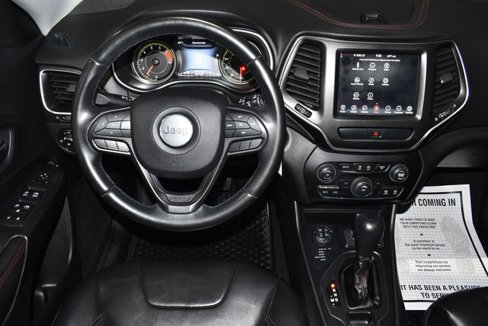 Used 2019 Jeep Cherokee Trailhawk image 14