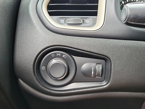 Used 2017 Jeep Renegade Sport w/ Power & Air Group image 14