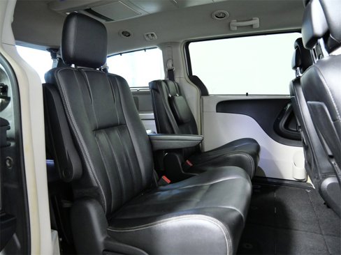 Used 2015 Chrysler Town & Country Touring-L w/ Trailer Tow Group image 13