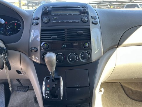 Used 2010 Toyota Sienna LE image 19