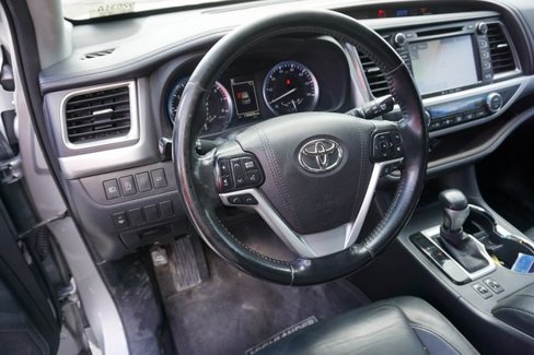 Used 2017 Toyota Highlander FWD V6 image 11