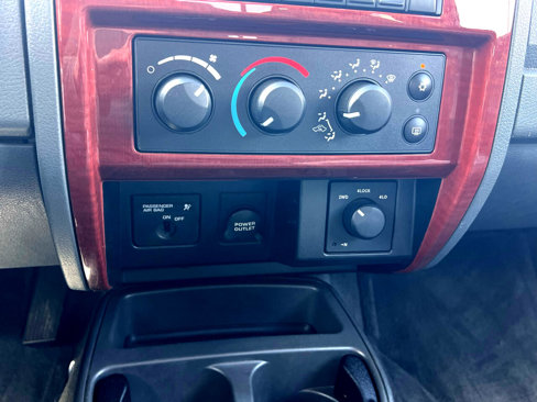 Used 2005 Dodge Dakota SLT image 40