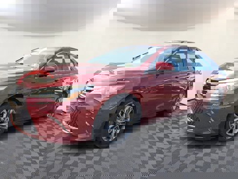 Used 2016 Toyota Camry SE image 3