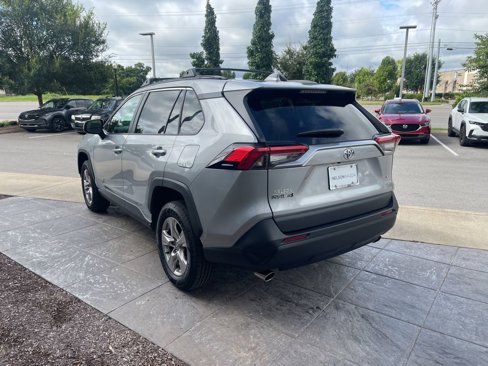 Used 2022 Toyota RAV4 XLE image 5