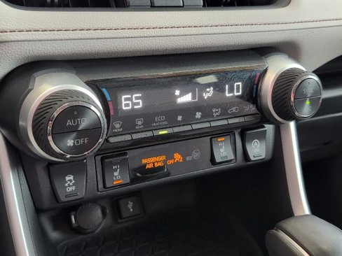 Used 2020 Toyota RAV4 XLE Premium image 35