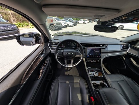 Used 2022 Jeep Grand Cherokee Limited 4xe image 12