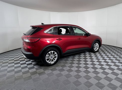 Used 2020 Ford Escape SE image 4