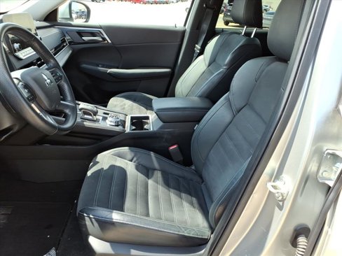 Used 2022 Mitsubishi Outlander SE image 17