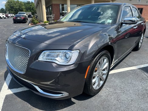 Used 2018 Chrysler 300 Touring L image 3