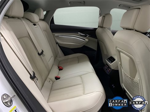 Used 2021 Audi e-tron Premium Plus w/ Premium Plus Package image 22
