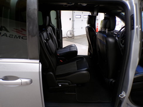 Used 2015 Chrysler Town & Country S image 15
