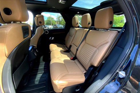 Used 2025 Land Rover Discovery Dynamic SE image 18