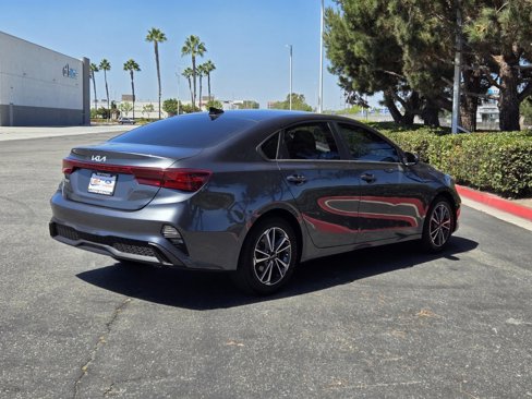 Used 2022 Kia Forte LXS w/ LXS Technology Package image 4