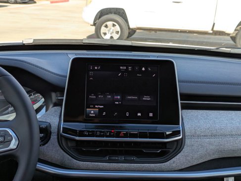 New 2025 Jeep Compass Latitude image 16