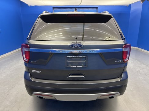 Used 2017 Ford Explorer XLT w/ Equipment Group 202A image 6