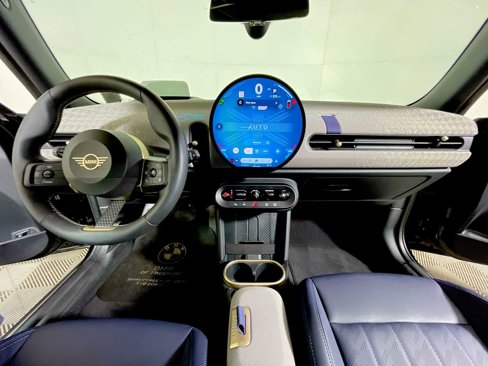 Used 2025 MINI Cooper 4-Door Hardtop image 17