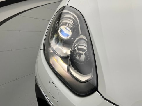 Used 2017 Porsche Cayenne Platinum Edition image 47