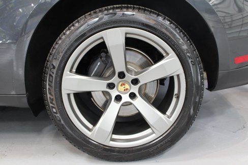 Certified 2024 Porsche Macan image 12