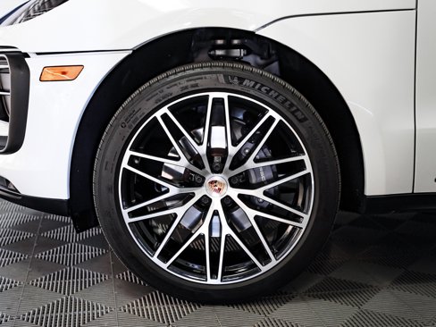 Certified 2023 Porsche Macan image 14