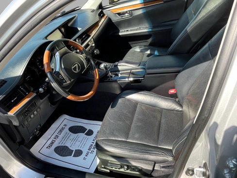 Used 2013 Lexus ES 300h w/ Luxury Pkg image 24