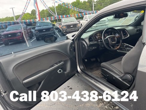 Used 2015 Dodge Challenger SXT image 4