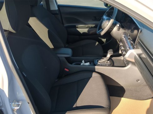 Used 2024 Hyundai Kona SE image 16