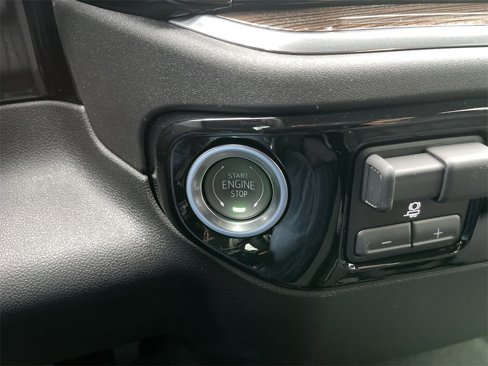 New 2025 GMC Sierra 1500 Elevation image 17