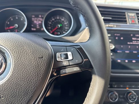 Used 2020 Volkswagen Tiguan SE w/ Panoramic Sunroof Package image 27