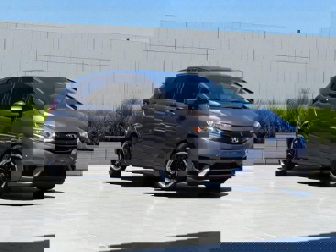 Used 2017 Honda Fit LX image 2