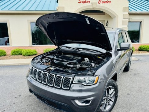 Used 2020 Jeep Grand Cherokee Laredo w/ Laredo X Package image 20
