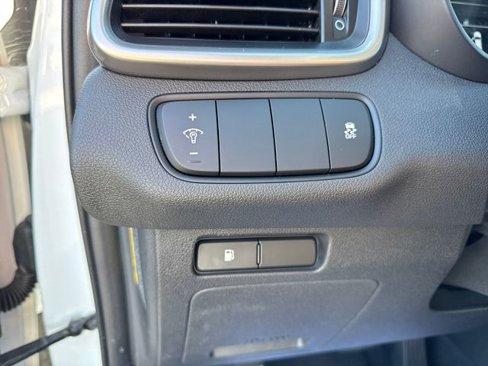 Used 2017 Kia Sorento LX w/ LX Convenience Package image 27