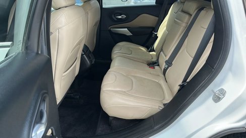 Used 2017 Jeep Cherokee Limited image 10