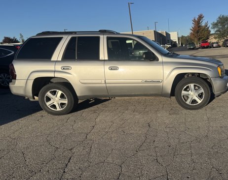 Used 2004 Chevrolet TrailBlazer LT image 2