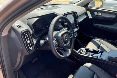 New 2024 Volvo XC40 B5 Plus w/ Protection Package Premier image 9