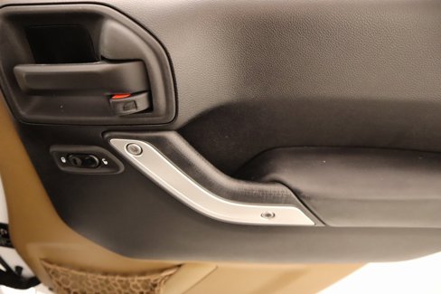 Used 2015 Jeep Wrangler Sahara image 13