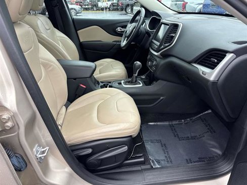 Used 2015 Jeep Cherokee Limited image 12