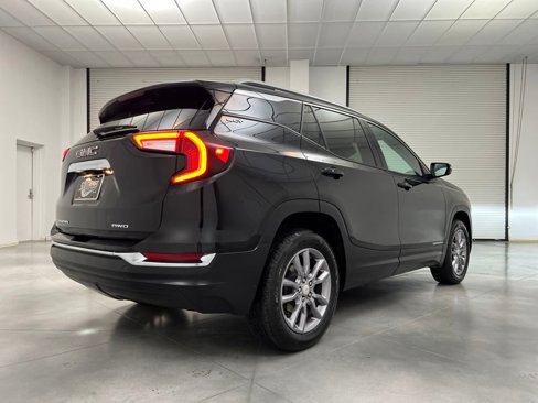 Used 2023 GMC Terrain SLT image 7