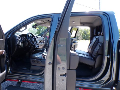 Used 2020 GMC Sierra 3500 Denali w/ Denali Ultimate Package image 27