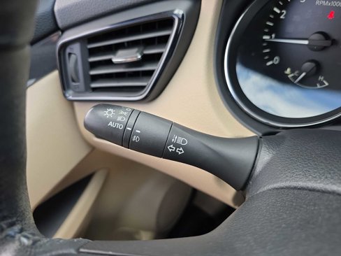 Used 2019 Nissan Rogue SV image 25