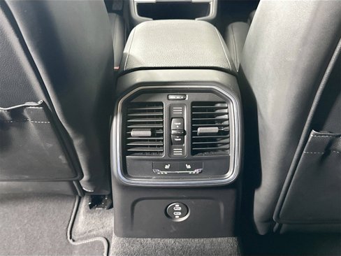 Certified 2024 Porsche Macan image 37
