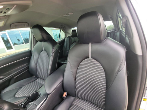 Used 2020 Toyota Camry SE image 7