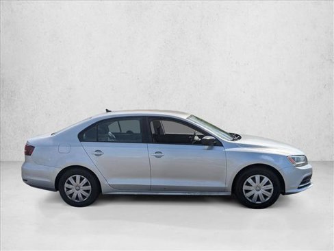 Used 2016 Volkswagen Jetta S image 4