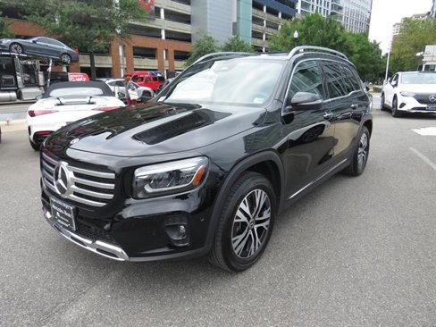 Used 2024 Mercedes-Benz GLB 250 4MATIC image 1