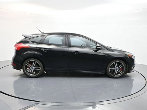 Used 2018 Ford Focus ST image 4