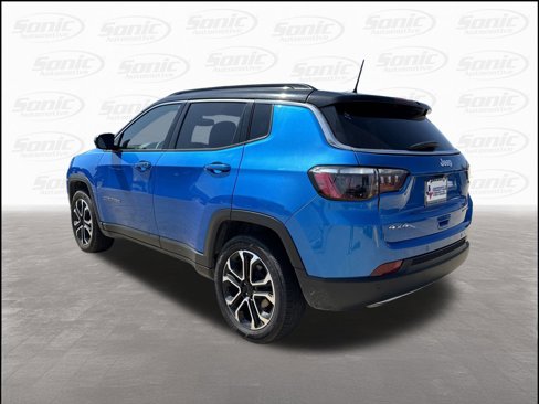 Used 2023 Jeep Compass Limited image 3