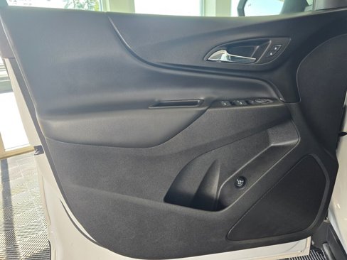 Used 2024 Chevrolet Equinox LT image 38