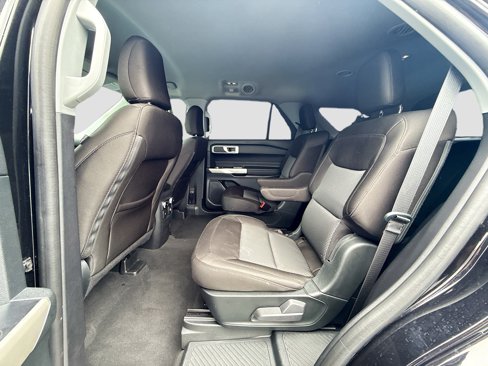Used 2022 Ford Explorer XLT image 22